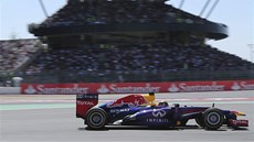 LÍDR. Pilot formule 1 Sebastian Vettel z Red Bullu vede ve Velké cen Nmecka. 