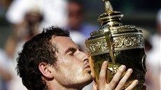 SLASTNÝ POLIBEK. Britský tenista Andy Murray vyhrál domácí Wimbledon.