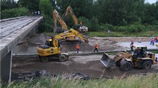 Demolice mostu u Velké Bítee (5. ervence 2013)