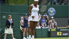 NEJDE TO: Serena Williamsová se zlobí na sebe v prbhu osmifinále Wimbledonu.