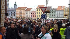 Demonstrace v Bud�jovicích pokra�ují. Policie uzav�ela nám�stí.