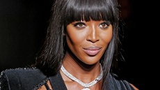 Naomi Campbellová na pehlídce Atelier Versace kolekce podzim - zima 2013/2014