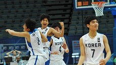 MÁME JE! Jihokorejští basketbalisté slaví důležitý koš na cestě k první výhře