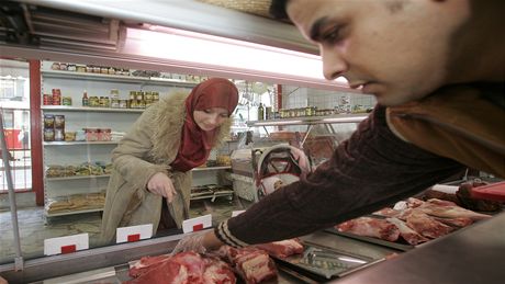 Muslimové u potravin vyadují potvrzení, e vekeré suroviny jsou halal - isté.