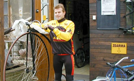 Amatérský cyklista Vladimír Vidim, který se pokusí stanovit základní rekord v
