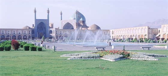 Írán láká turisty i na desítky impozantních staveb