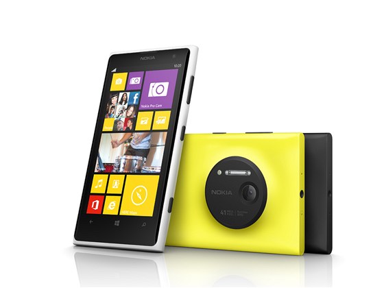 Nokia představila top model Lumia 1020 s 41Mpix fotoaparátem - iDNES.cz