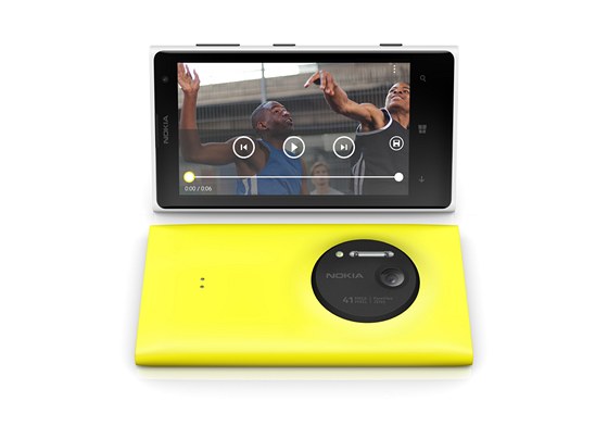 Nokia Lumia 1020 se systémem Windows Phone 8