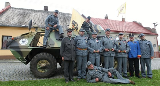 Obdivovatelé spisovatele Jaroslava Haka vyrazili na cestu z Olomouce do