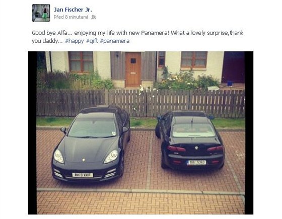 Jan Fischer junior se na Facebooku chlubil novým porschem Panamera od