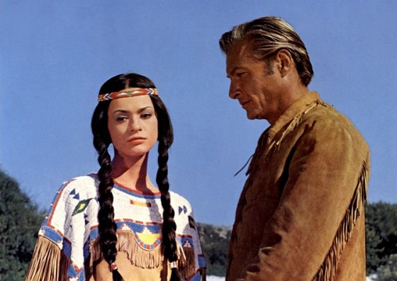 Marie Versini coby No-i a Lex Barker jako Old Shatterhand ve filmu Vinnetou...