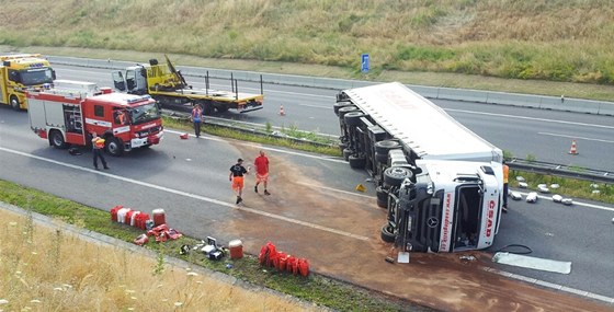 Nehoda kamionu na dálnici D5 u lovic. 