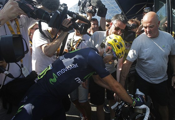 Alejandro Valverde po propadáku ve 13. etap Tour de France.