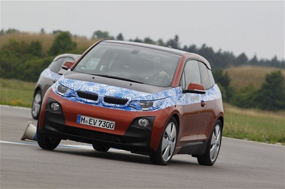 I proto na stovku elektricé BMW vystelí jen za 7,2 sekundy, reakce na...