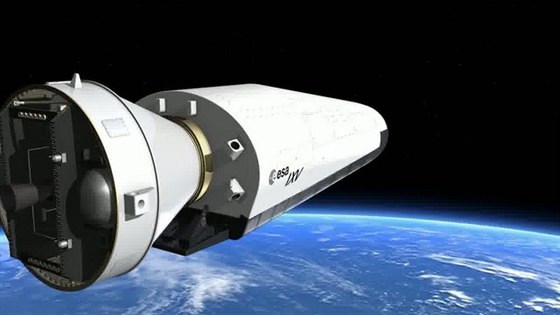 Ilustrace letu návratového modulu IXV, který vyvíjí Evropská vesmírná agentura.