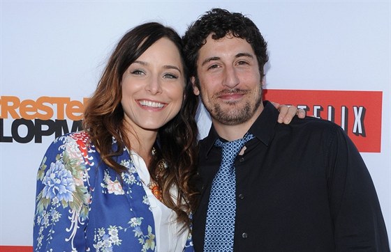 Jenny Mollenová a Jason Biggs (2013)