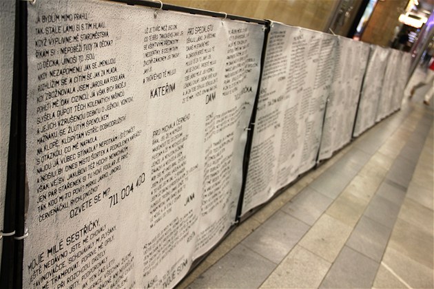 Stna vzkaz cestujících v metru A Mstek