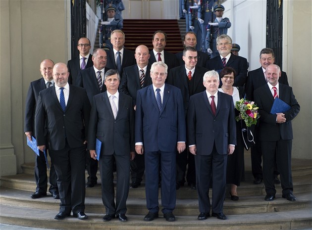 Prezident republiky Milo Zeman jmenoval ministry nové úednické vlády.