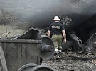 Policista na míst vlakového netstí v kanadském mst Lac-Megantic. (9.