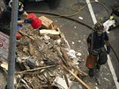 Hasii odklízejí následky zhroucení budovy v New Yorku (11. ervence 2013)