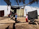 Malí syrští uprchlíci v Libanonu. Táborová škola je vlastně jediným rozptýlením...