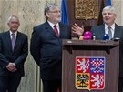 Premiér Jiří Rusnok uvádí do funkce ministra zdravotnictví Martina Holcáta,