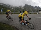 VEDOUCÍ DUO. Lídr Tour de France Chris Froome a za ním druhý v poadí Alberto