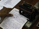 Odbavování jednoho z posledních telegram v indické Bombaji