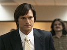 Ashton Kutcher jako Steve Jobs ve snímku jOBS