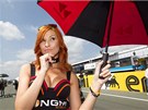 TAK JÁ UDLÁM ZAMYLENOU. Umbrella girl na nmeckém Sachsenringu.