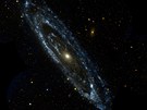 Obrázek galaxie Andromeda. Je sloen z 11 zábr druice GALEX.