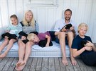 Norský korunní princ Haakon s rodinou a pejsky (ervenec 2013)
