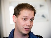 Jeden ze zakladatel Pirate Bay Peter Sunde ped soudem ve vdskm hlavnm...