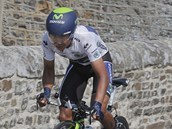 JZDA V HISTORICKCH KULISCH. Nairo Alexander Quintana v asovce na Tour de