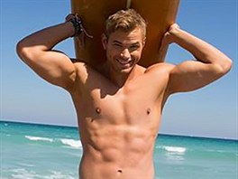 Na plá vyrazil herec Kellan Lutz (28).