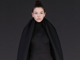 Viktor & Rolf neukázali haute couture kolekci dlouhých 13 let. U píleitosti...