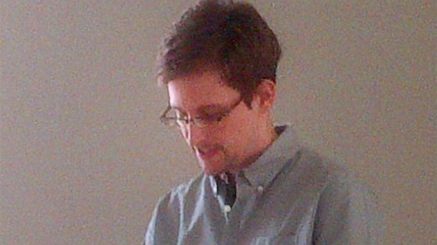 Edward Snowden na jednání s organizacemi pro lidská práva (12.7. 2013)