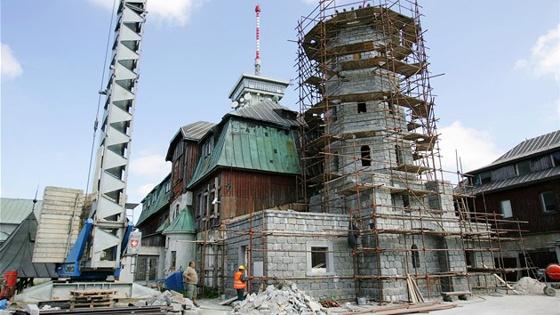 V na Klnovci byla tak zchtral, e ji museli stavbai rozebrat a nepouiteln sti nahradit novmi.