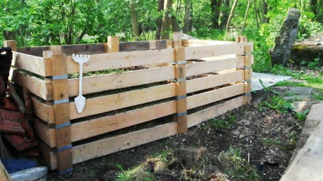 Dřevěný dvoukomorový kompostér