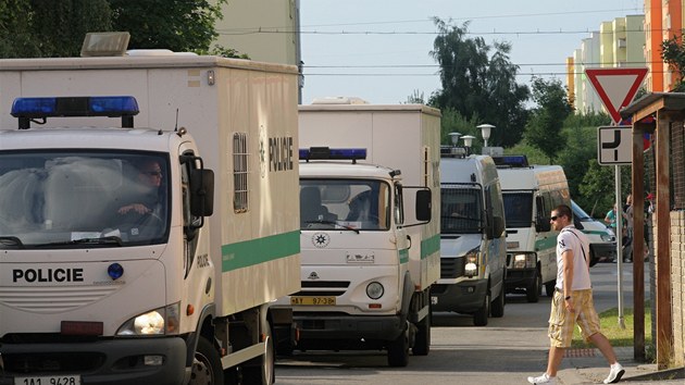 V Budjovicch zasahovaly stovky policist.