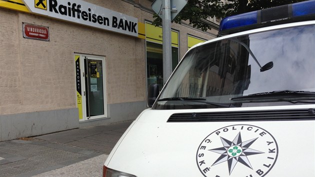 Pepaden poboka Raiffeisen Bank v Nitransk ulici v Praze (12.7.2013)