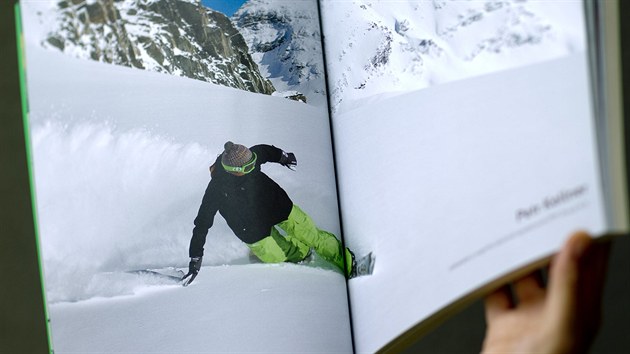 Vron zprva PPF. Na snmku v publikaci Petr Kellner na snowboardu.