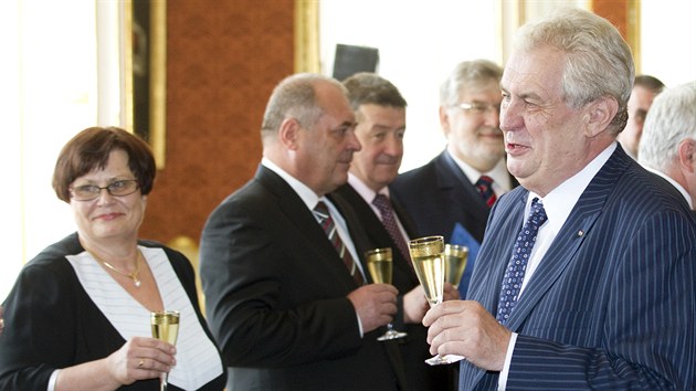 Prezident Milo Zeman jmenoval nov ministry Rusnokovy vldy. (10. ervence 2013)