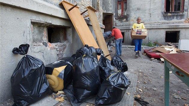 Posledn njemnci v ostravskm Pedndra se sthuj pry. (10. ervence 2013)