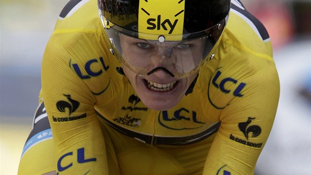 Chris Froome na trati horsk asovky na Tour de France.  