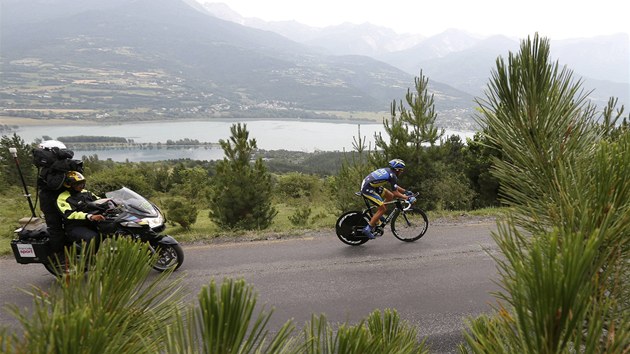 Alberto Contador na trati horsk asovky na Tour de France.  