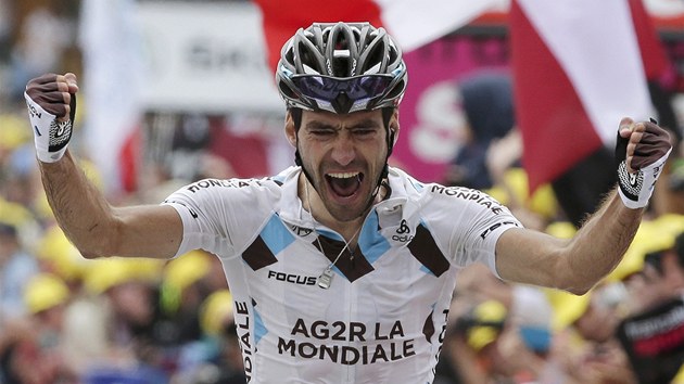 J TO DOKZAL. Francouzsk cyklista Christophe Riblon slav triumf v 18. etap Tour de France s clem v Alpe d'Huez. 