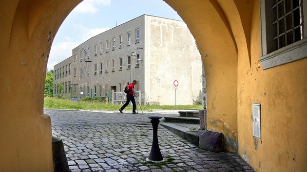 Ask radnice pestav bval uovsk stedisko na nov kulturn centrum pro mlad. Nahrad legendrn Klubko, kter nkolikrt vyhoelo.