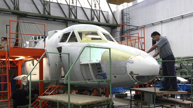 Firma Aircraft Industries plnuje rozit vrobu. Shn kvalifikovan frzae, klempe, soustrunky i leteck mechaniky.