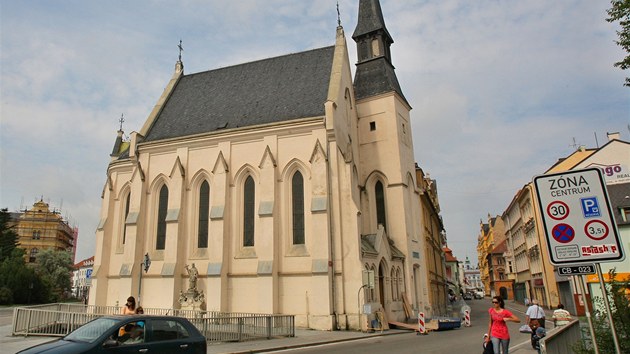 Kostel Svat rodiny na Senovnm nmst v eskch Budjovicch.
